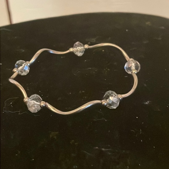 7” twisted silver tone link stackable stretch bracelet with 5 light blue beads - Picture 2 of 11